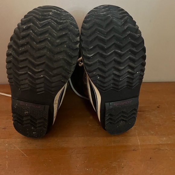 Women’s SOREL BOOTS - Picture 3 of 4